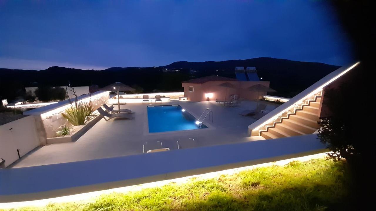 Georgioupoli Studio 2 With A Pool And Lake Views Bagian luar foto